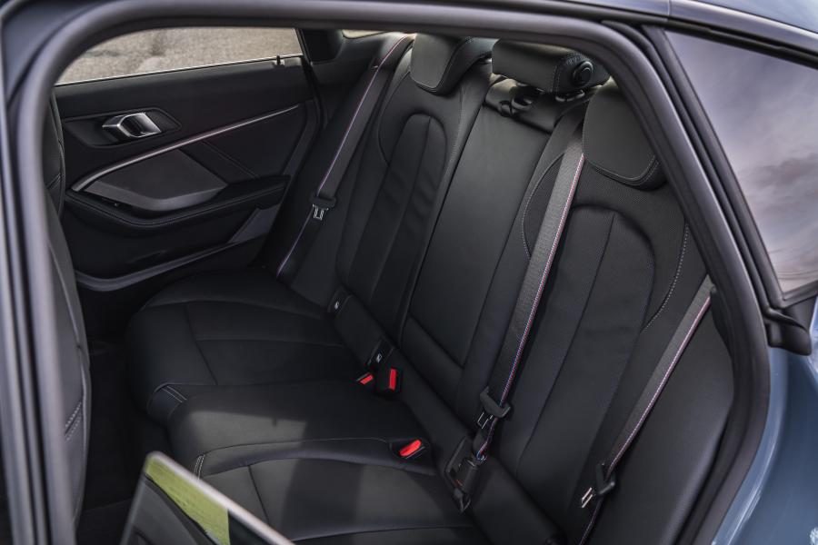 Интерьер BMW M235i xDrive Gran Coupe (F44) 2020 года  (UK) (фото 46 из 47)